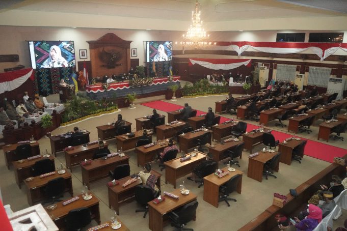 Di Peringatan HUT NTB, Isvie Puji kepemimpinan Zul-Rohmi