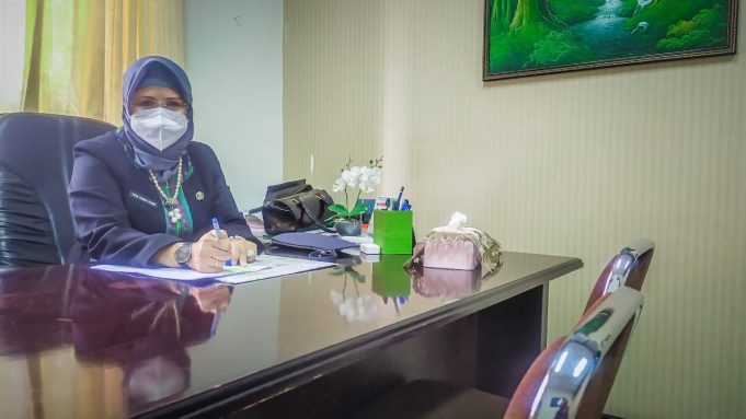 Cegah Covid-19, gedung Dewan disemprot disinfektan secara berkala Baiq Zuhar Parhi, Kabag. Umum & Humas Sekretariat DPRD Provinsi NTB