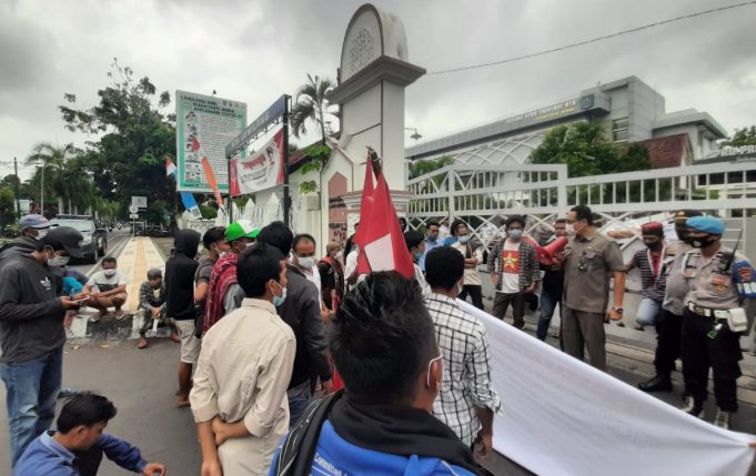 FRP NTB datangi Gedung Dewan untuk sampaikan tujuh tuntutan