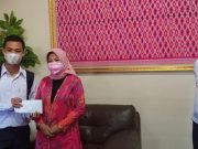 Ketua DPRD Provinsi NTB berikan bantuan kepada Novian Gilang Ramadhan Putra