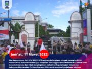 Aksi Demo Kelangkaan Minyak Goreng di Gedung DPRD Provinsi NTB