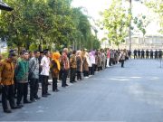 Aparatur Sipil Negara (ASN) dan Tenaga Kontrak Sekretariat DPRD Provinsi NTB Melaksanakan Apel Pagi dengan Menggunakan Baju Batik