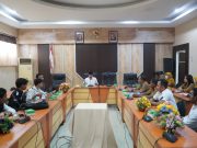 Ketua Komisi I DPRD Provinsi NTB Menerima Kunjungan Audiensi Forum Mahasiswa Langgudu Bima – Mataram