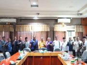 Komisi V DPRD Provinsi NTB menerima Kunjungan Hearing Camat Sakra Barat