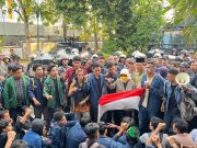 Aksi Unjuk Rasa di Gedung DPRD Provinsi NTB