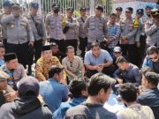 Sekretaris DPRD Provinsi NTB Menerima Aksi Demonstrasi Aliansi Rakyat NTB Melawan