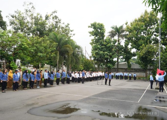 Upacara Bendera Hari Kesadaran Nasional Lingkup Sekretariat DPRD Provinsi NTB