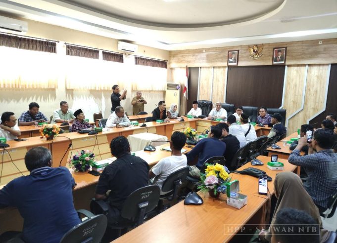 Wakil Ketua III Bersama Komisi II DPRD Provinsi NTB Menerima Kunjungan Hearing Forum Nelayan Lombok (FORNEL)