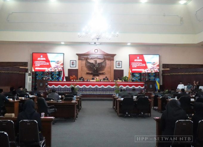 Rapat Paripurna Penyampaian LKPj Gubernur NTB Tahun Anggaran 2024