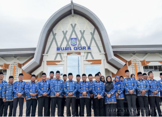 Sekretaris DPRD Provinsi NTB Hadiri Upacara Bendera Hari Kesadaran Nasional