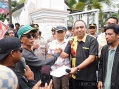 Sekretaris DPRD Provinsi NTB Menerima Massa Aksi Forum Nelayan Lombok (FORNEL)