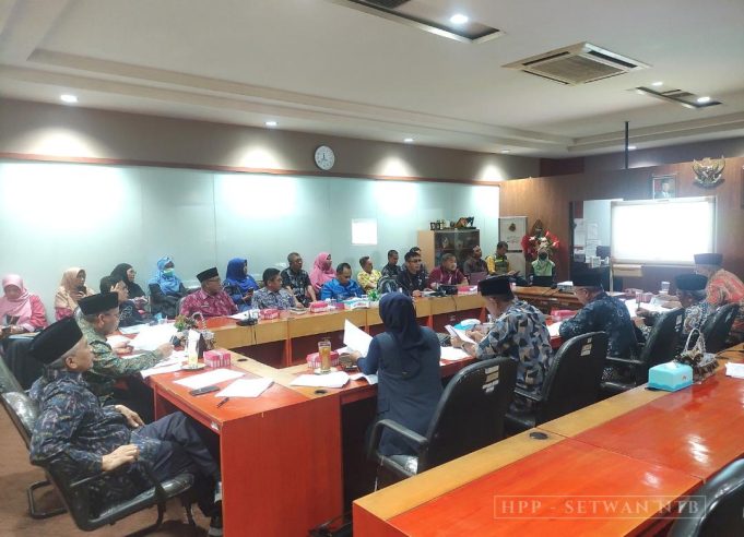 Rapat Kerja Komisi V DPRD Provinsi NTB Membahas LKPj Gubernur Tahun 2024
