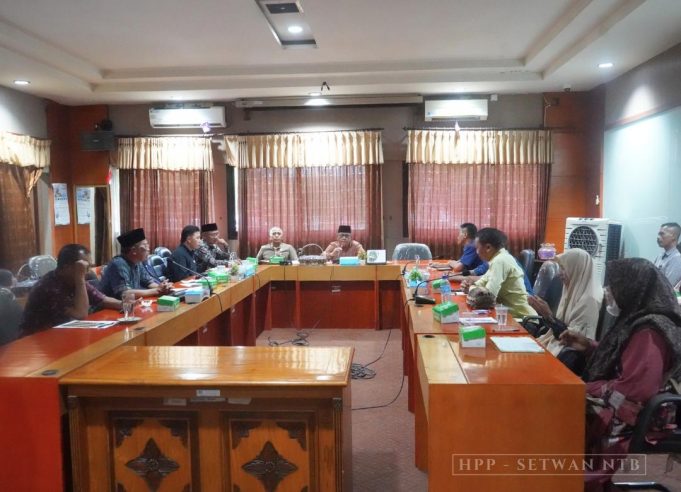 Komisi V DPRD Provinsi NTB Menerima Hearing Forum Komunikasi Tenaga Honorer Kategori 2