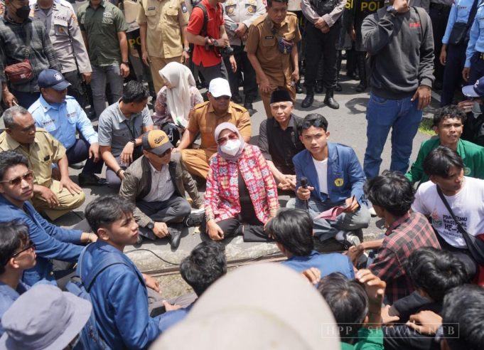 DPRD NTB Terima Aspirasi Aliansi Mahasiswa dan Rakyat NTB Cabut UU TNI