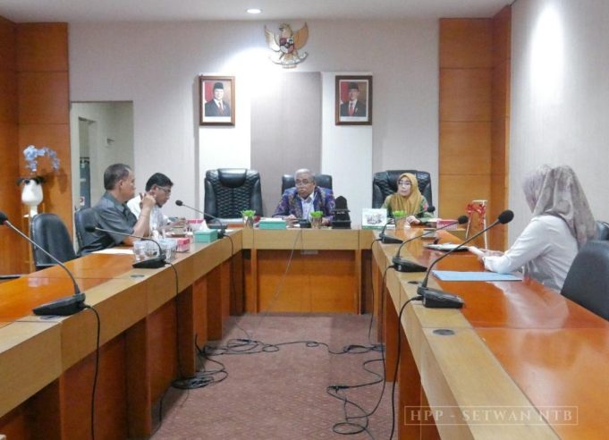 Pansus I DPRD NTB Bahas Penyempurnaan Raperda Penyelenggaraan Perizinan Berusaha Di Daerah