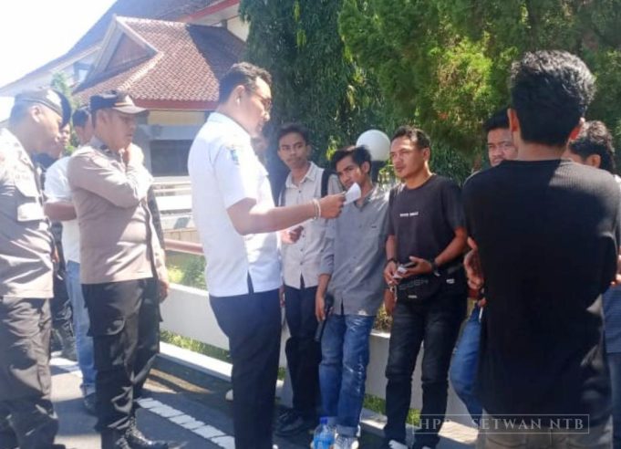 FKM SH Gelar Aksi Damai Terkait Tambak Udang yang Berpotensi Merusak Lingkungan