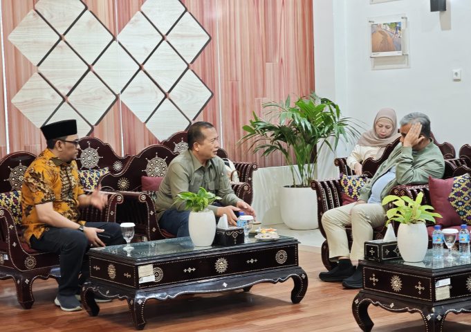 Sekwan DPRD NTB Antar Keberangkatan Ketua MPR RI