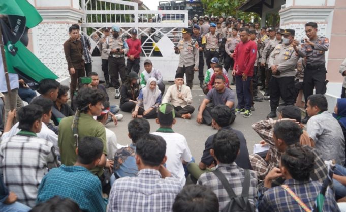 DPRD NTB Terima Aspirasi HMI Terkait Harga Jagung Petani