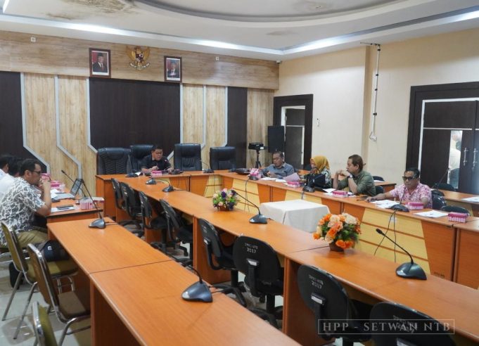 Pansus III DPRD NTB Bahas Percepatan Fasilitas Keselamatan Jalan