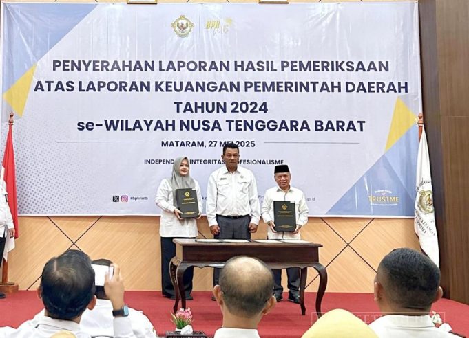 Wakil Ketua III DPRD NTB Hadiri Penyerahan LHP Kepatuhan atas Pengelolaan RSUD