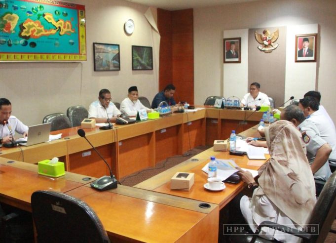 Pimpinan dan Anggota Pansus III melakukan rapat kerja lanjutan bersama Tenaga Ahli dan Perangkat Daerah terkait