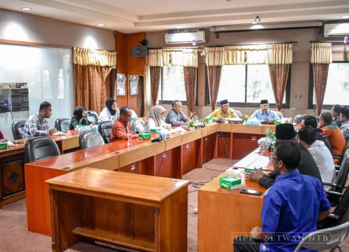 Komisi V DPRD NTB Hearing dengan MKKS SLB Kabupaten Bima dan Kota Bima