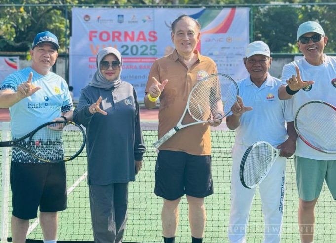 Pembukaan Cabang Olahraga Tenis dalam rangka Festival Olahraga Masyarakat Nasional (FORNAS) VIII Tahun 2025 di Lapangan Tenis DPRD Provinsi NTB