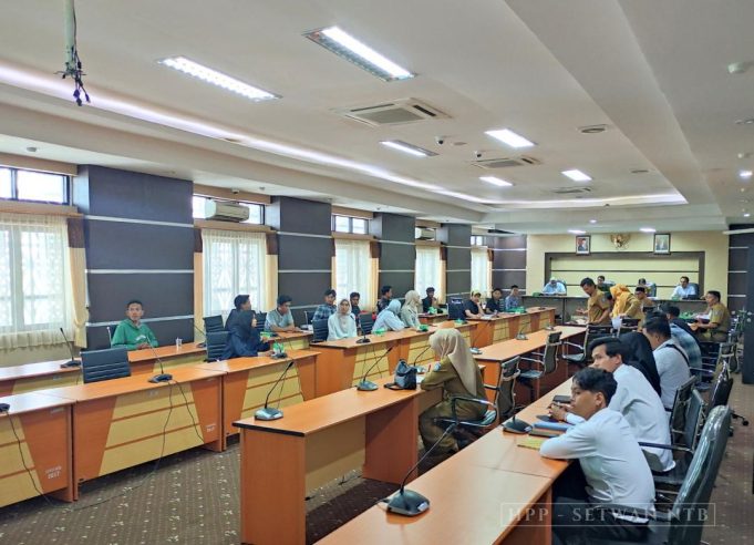 Komisi II DPRD NTB Hearing dengan Lombok Ate Untuk Kemanusiaan terkait DBH-CHT