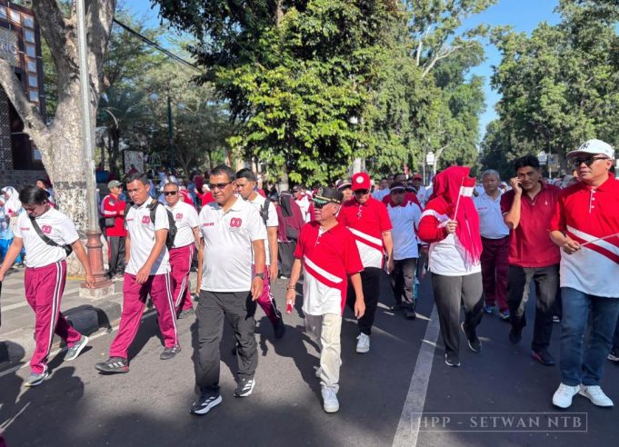 Wakil Ketua DPRD Provinsi NTB Menghadiri kegiatan Jalan Sehat Kerukunan dalam rangka memperingati Hari Ulang Tahun ke-80 Kemerdekaan Republik Indonesia Tahun 2025
