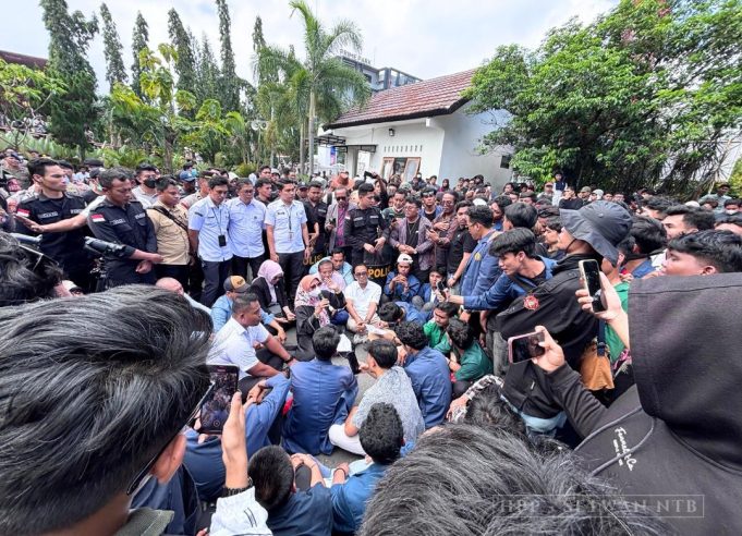 DPRD NTB Terima Aspirasi Aliansi Mahasiswa dan Rakyat NTB