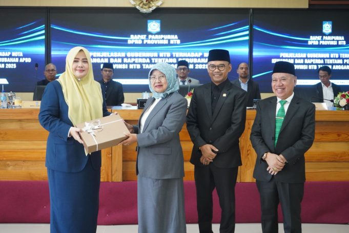 Paripurna DPRD NTB: Penjelasan Gubernur atas Nota Keuangan dan Raperda Perubahan APBD 2025
