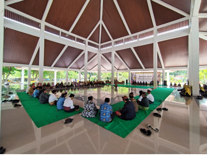 Sekretariat DPRD NTB Hadiri Maulid Adat Majelis Adat Sasak