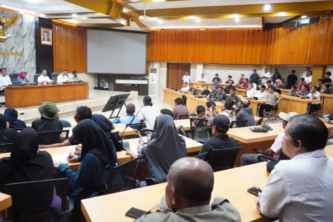 Ketua DPRD NTB Membersamai Gubernur Terima Hearing AGRA dan ADBKR-NTB