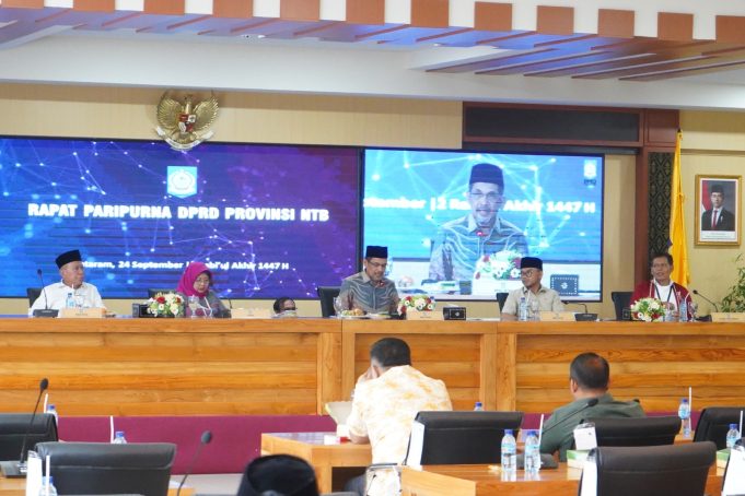 Rapat Paripurna DPRD NTB: Jawaban Gubernur atas Pandangan Umum Fraksi, Laporan Banggar dan Keputusan Pimpinan DPRD terhadap Penetapan Hasil Evaluasi Kemendagri