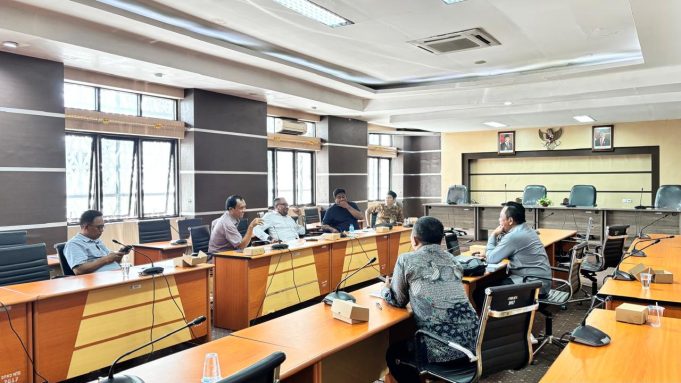 Bapemperda DPRD NTB Bahas Enam Usulan Raperda dalam Rapat Propemperda 2025–2026