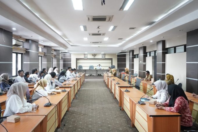Komisi I DPRD NTB Gelar Rapat Dengar Pendapat Bersama Tenaga Honorer Non Data Base
