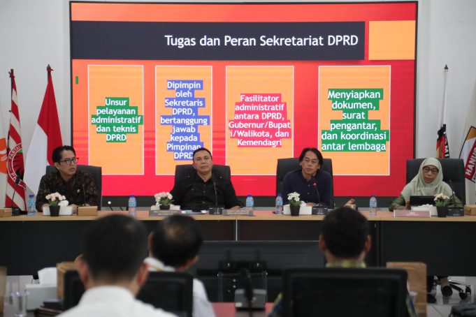 Perancang Peraturan Perundang-undangan Ahli Muda Sekretariat DPRD NTB jadi Narasumber Sosialisasi PAW Anggota DPRD