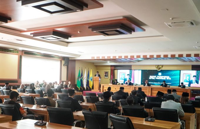 Rapat Paripurna DPRD NTB: Penjelasan Gubernur NTB terhadap 1 (satu) Buah Rancangan Peraturan Daerah Prakarsa Gubernur NTB tentang Perubahan atas Peraturan Daerah Nomor 2 Tahun 2024 tentang Pajak Daerah dan Retribusi Daerah.